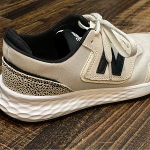 New Balance Cheetah accent sneakers